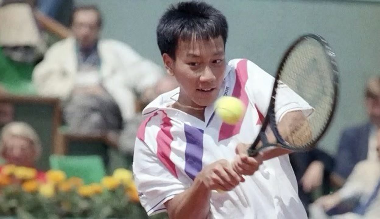 欧洲赛场传奇之战在鹈鹕球场上演，火药味十足的简单介绍