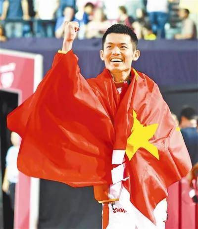 震撼！林丹在羽毛球赛场逆转获胜！