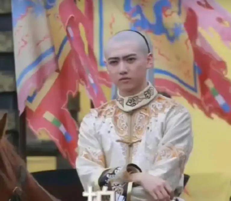 Faker重返赛场，比赛规则变更首场状态出色，曼联观众沸腾！
